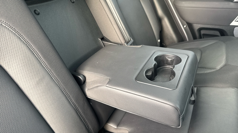 Land Rover Defender 3.0 D250 X-Dynamic SE 110 5dr Auto Diesel Estate